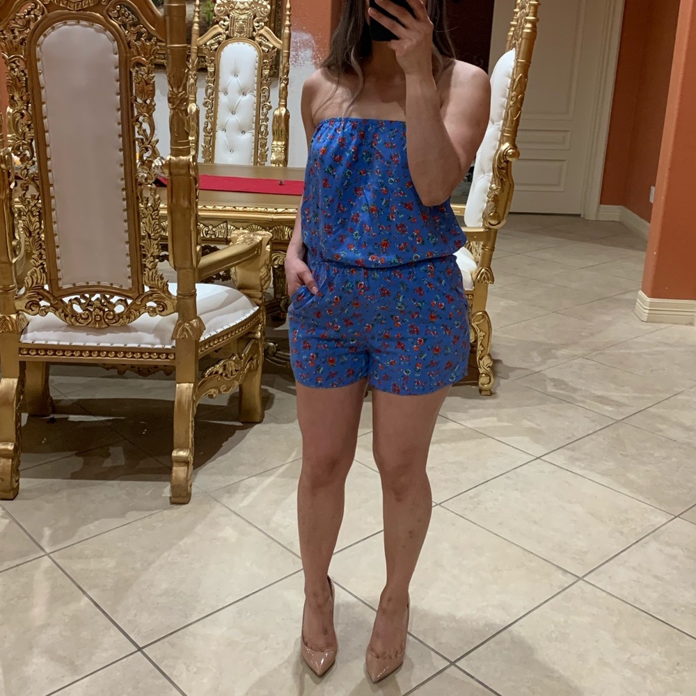 🆕 Strapless Floral Short Romper - Picture 4 of 4